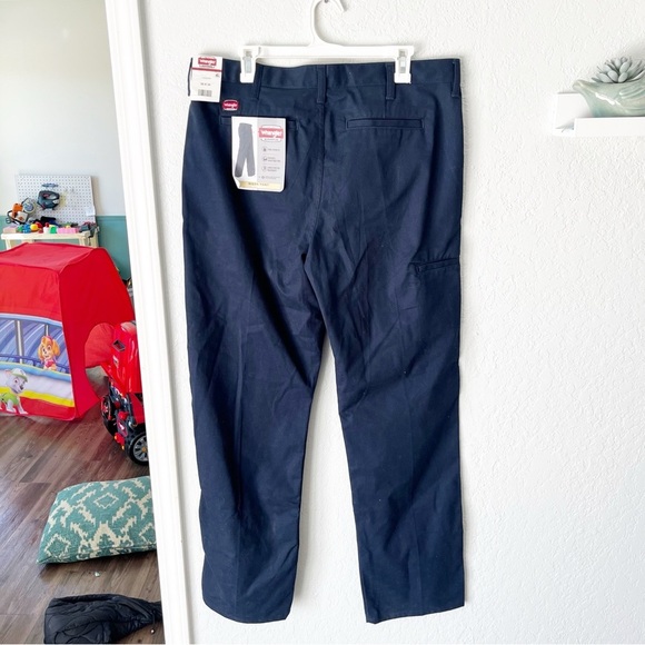 Wrangler's Pants Men's 36x34 Workwear Relaxed Dark Navy Work Pants NWT - Picture 2 of 8